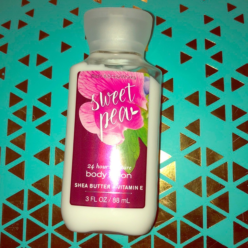 sweet pea body lotion ( travel size) 🧴